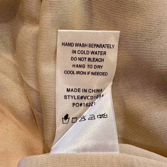 FATE, NWT, BLUE FLORAL, JACQUARD MIDI DRESS. ADJUSTABLE STRAPS. SIZE L - Picture 11 of 11